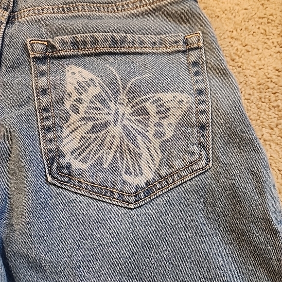 Hollister Ultra High-Rise Dad Jeans With Butterfly Design. Waist 27 L 31 - Picture 6 of 7